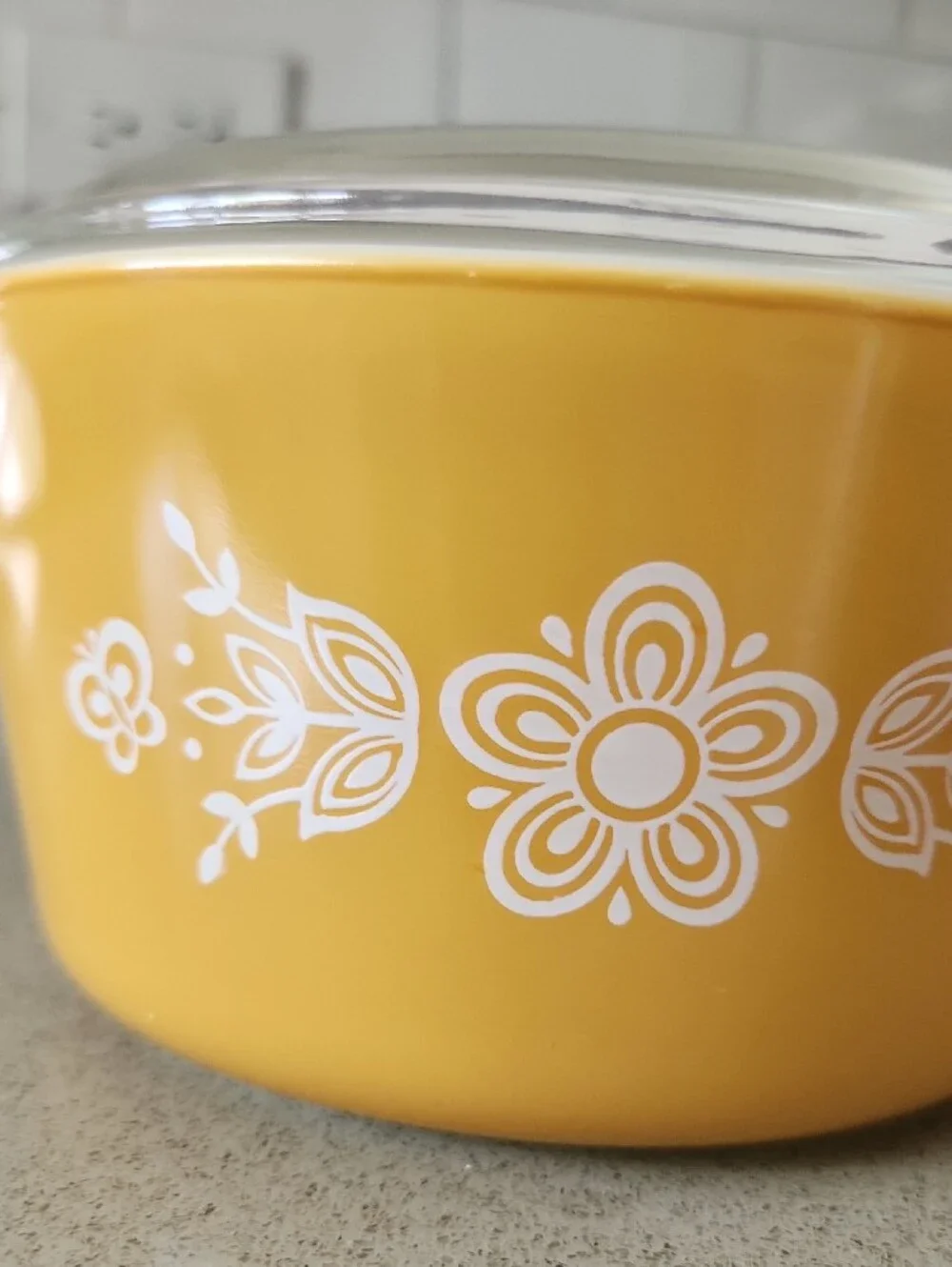 Vintage Pyrex Butterfly Gold 473-B 1 qt casserole dish with lid